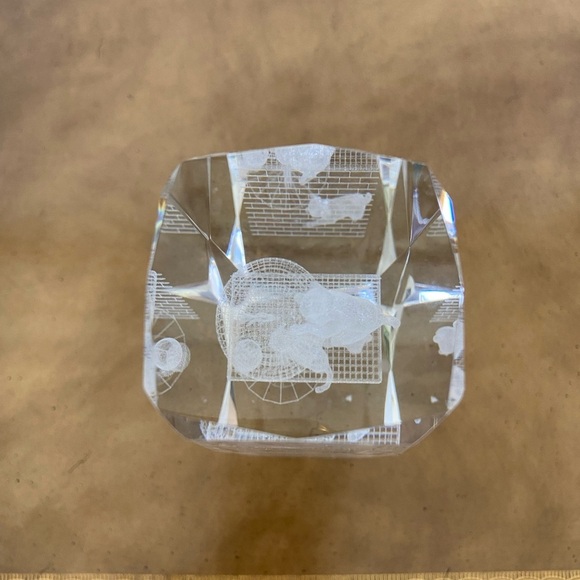 Vintage Tall Laser Etched 3D Crystal Glass Paperweight 3 Kittens Cats Playing 6" - Picture 9 of 9